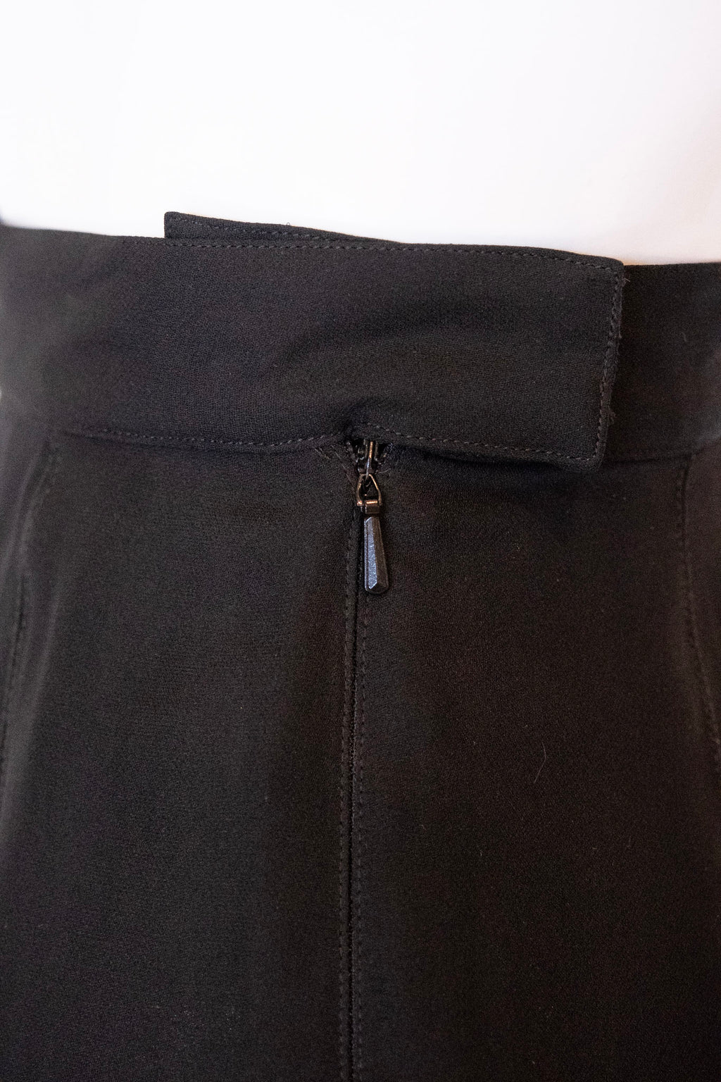 SAKS FIFTH AVENUE Black Silk Short Skirt with Pleats