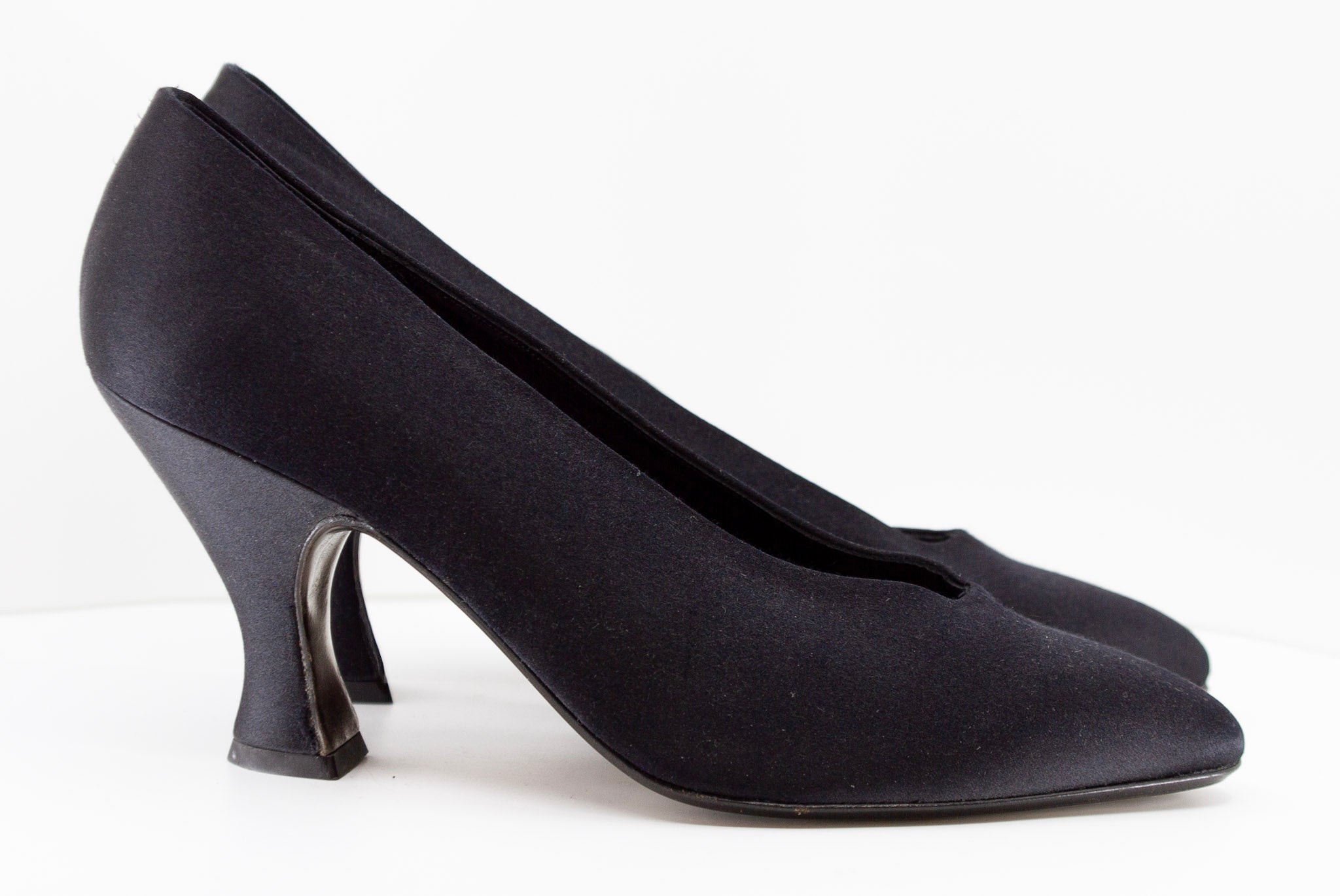Susan Bennis/Warren Edwards, Black, Classic Pumps