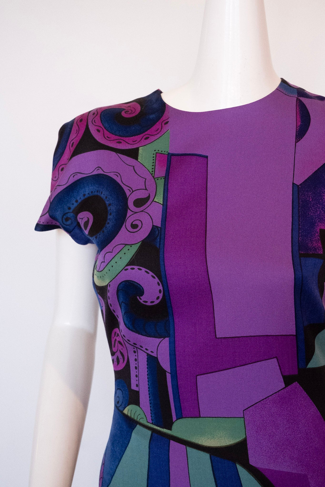 GIANNI VERSACE crew neckline light weight wool dress lined in purple silk pattern