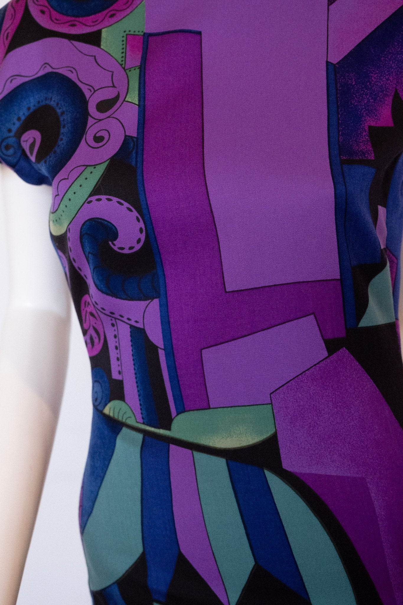 GIANNI VERSACE crew neckline light weight wool dress lined in purple silk pattern