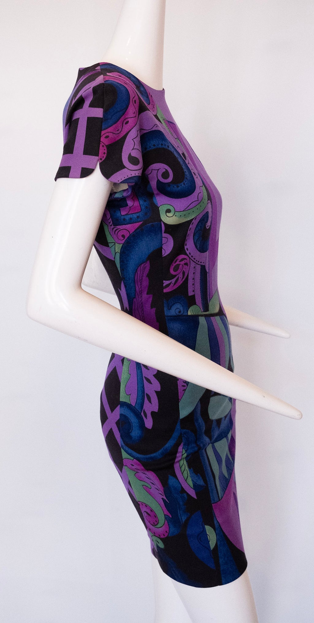 GIANNI VERSACE crew neckline light weight wool dress lined in purple silk pattern