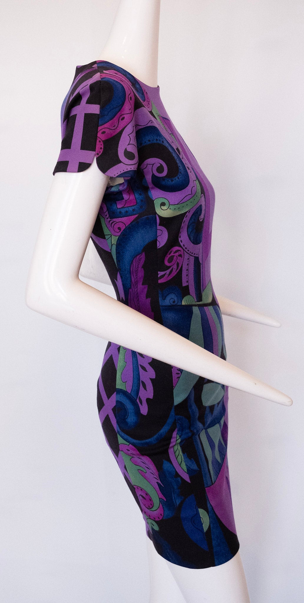 GIANNI VERSACE crew neckline light weight wool dress lined in purple silk pattern