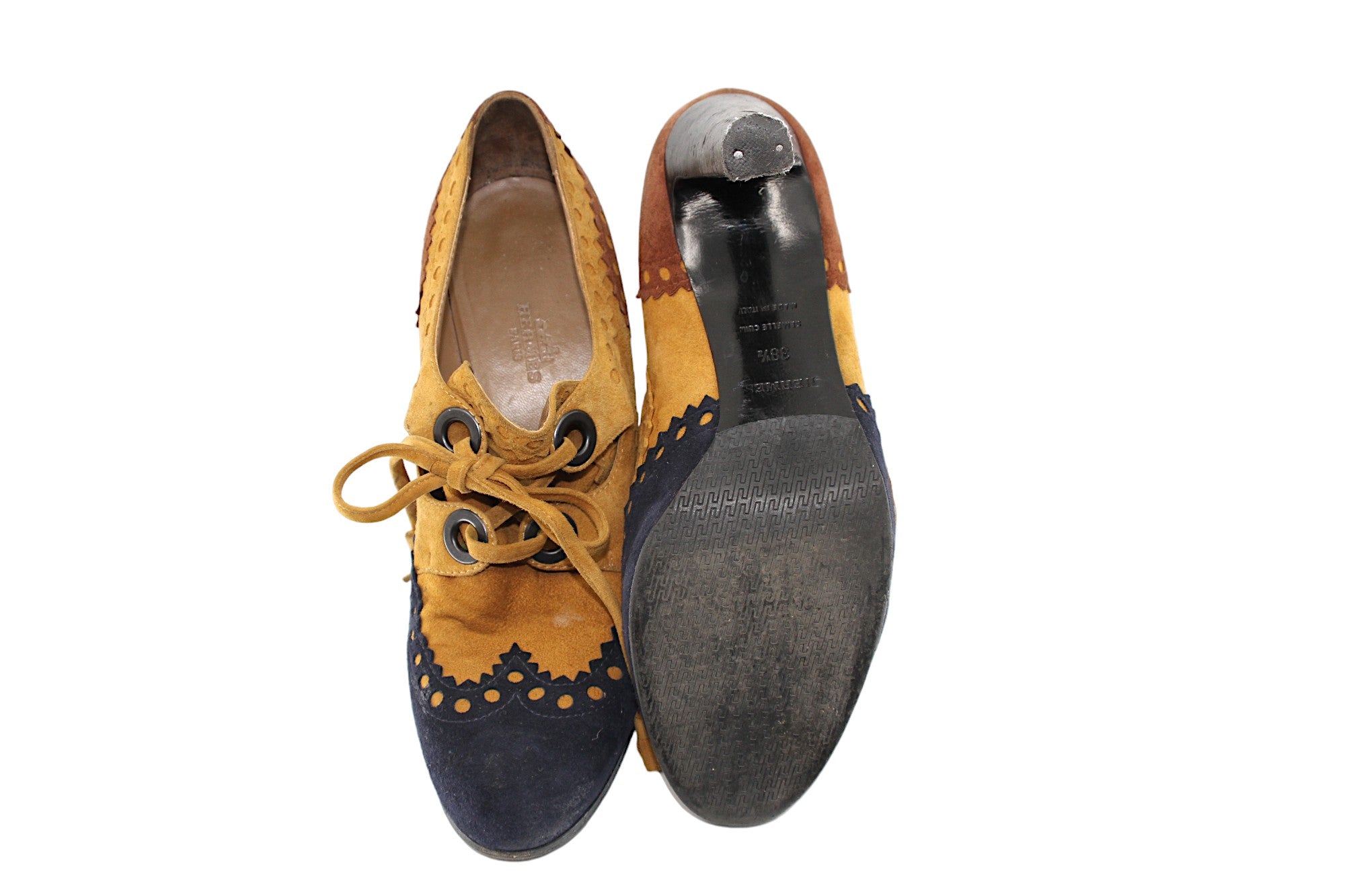 HERMÈS PARIS, Very Vintage pumps with eyelest and laces in navy and mustard suede high heels,