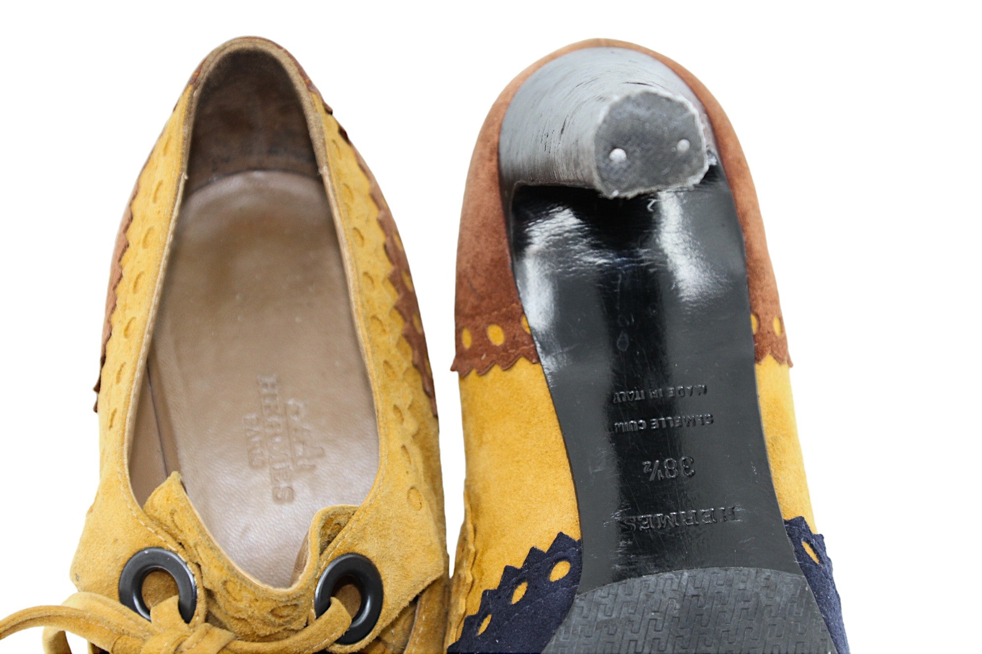 HERMÈS PARIS, Very Vintage pumps with eyelest and laces in navy and mustard suede high heels,